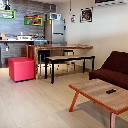 Brisas 10 Beachside Suites カンクン エクステリア 写真