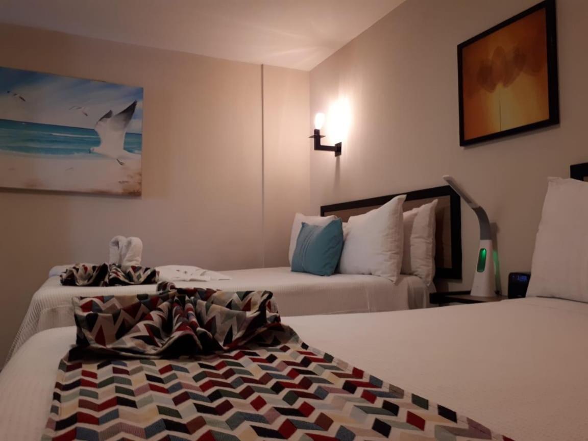 Brisas 10 Beachside Suites カンクン エクステリア 写真
