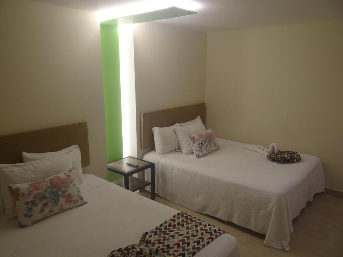 Brisas 10 Beachside Suites カンクン エクステリア 写真