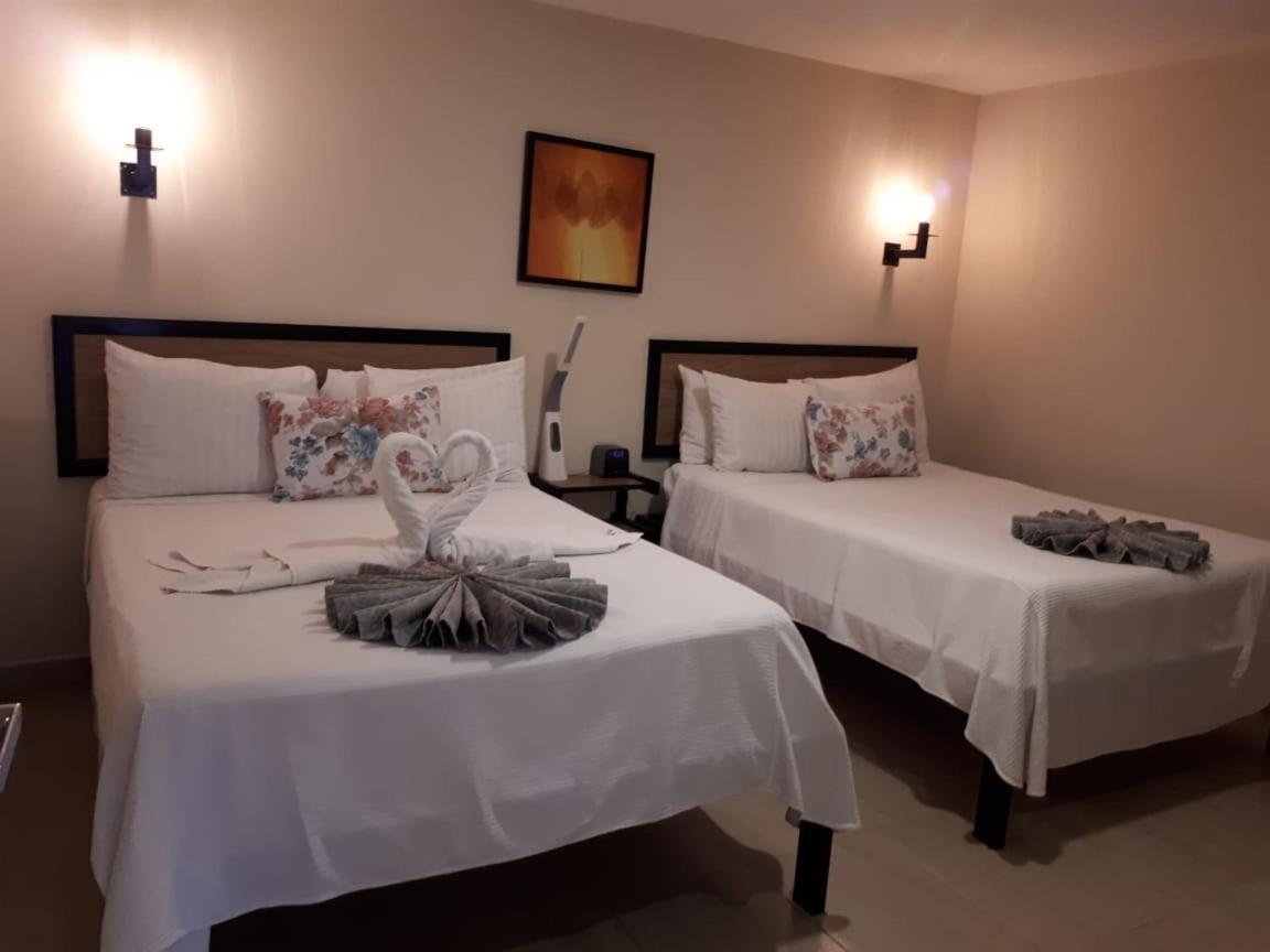 Brisas 10 Beachside Suites カンクン エクステリア 写真