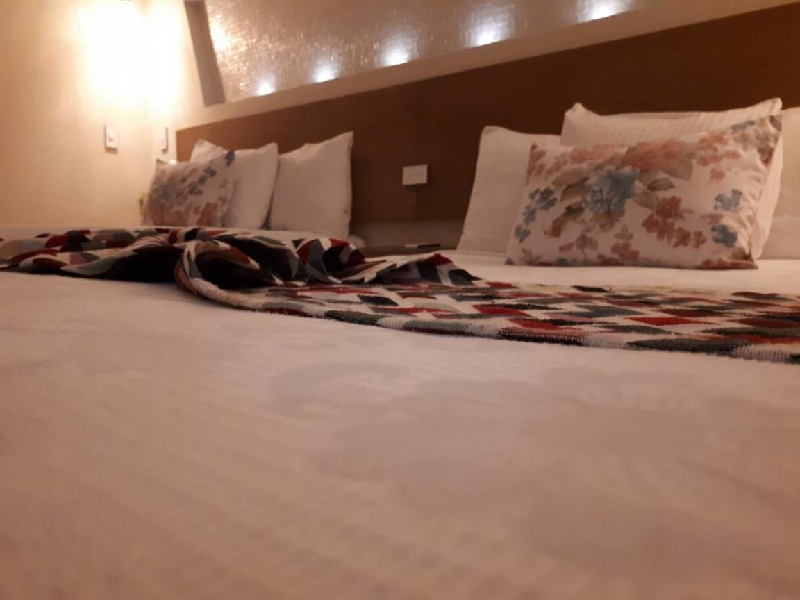 Brisas 10 Beachside Suites カンクン エクステリア 写真