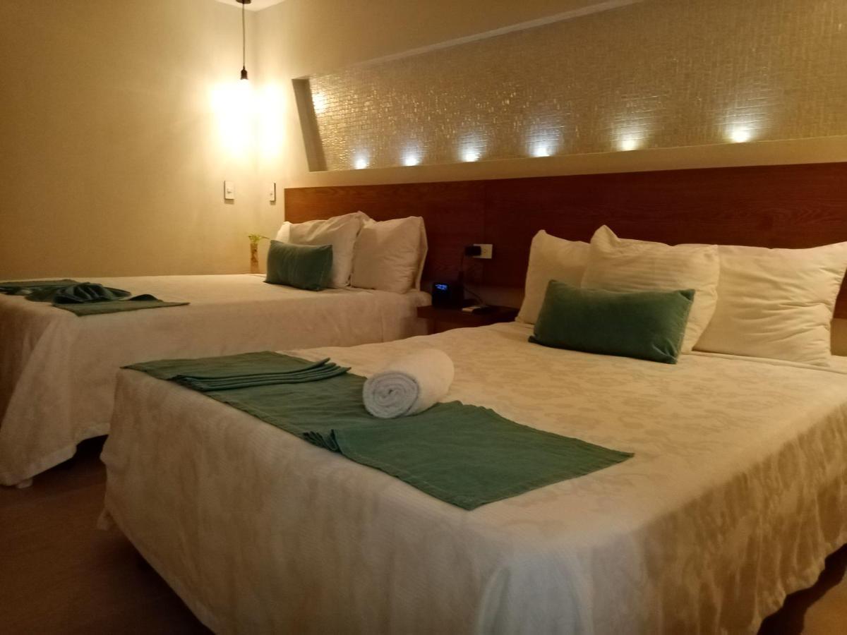 Brisas 10 Beachside Suites カンクン エクステリア 写真