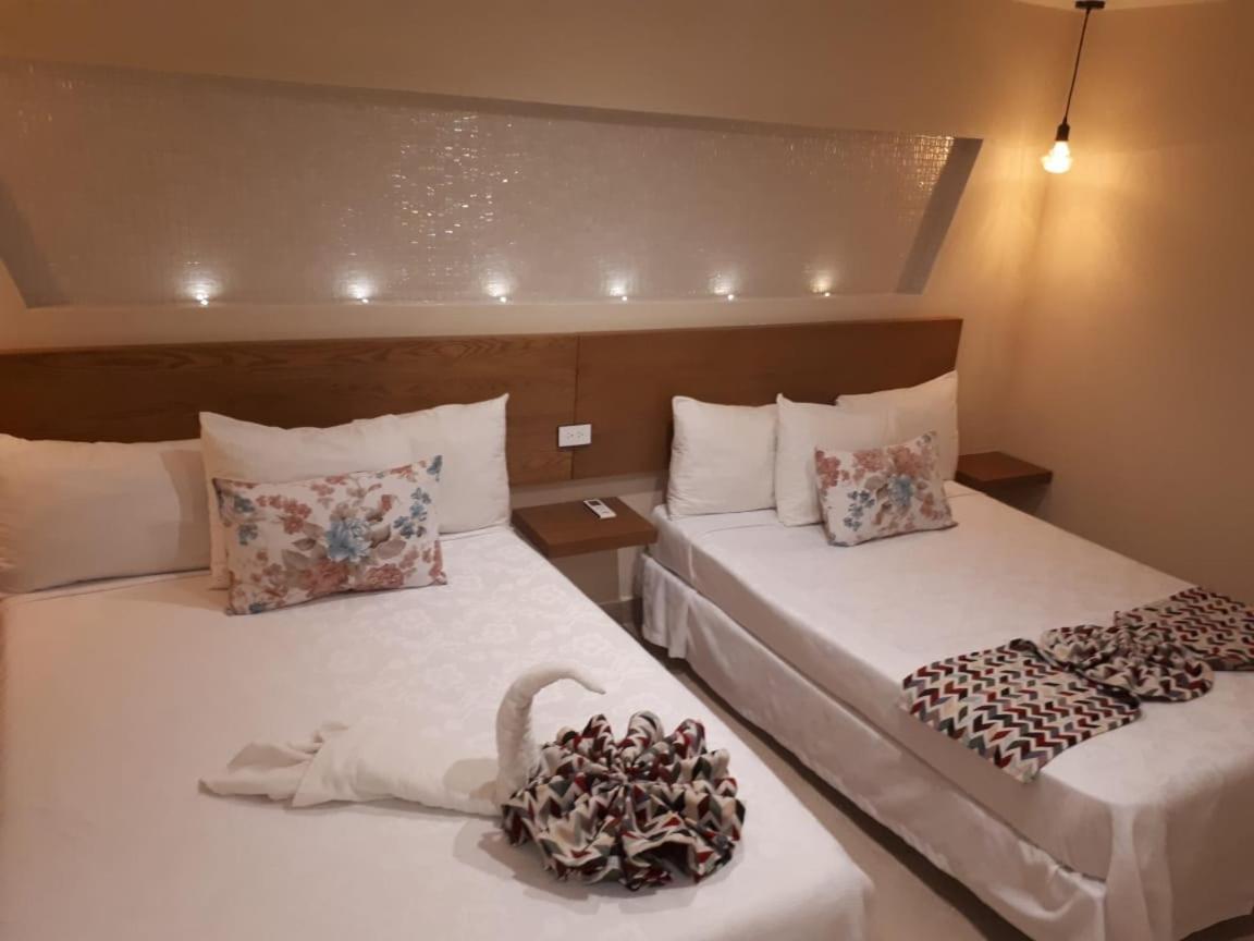 Brisas 10 Beachside Suites カンクン エクステリア 写真