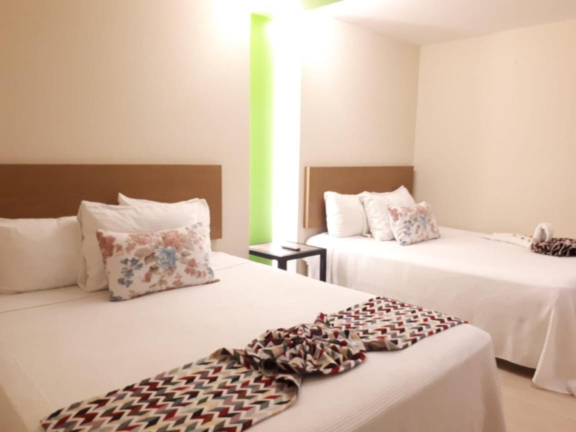 Brisas 10 Beachside Suites カンクン エクステリア 写真