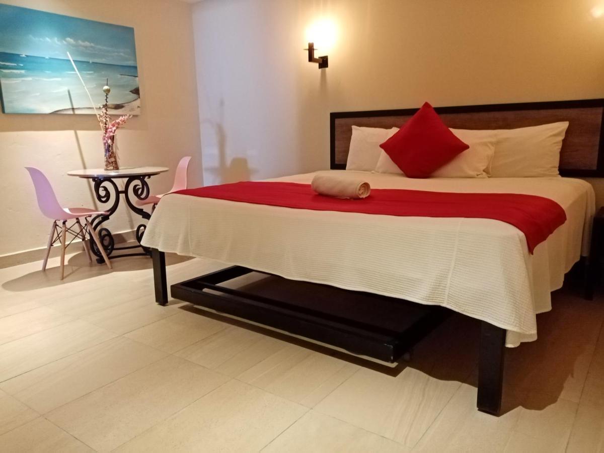 Brisas 10 Beachside Suites カンクン エクステリア 写真