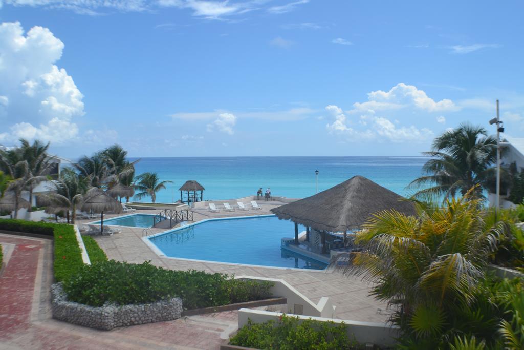Brisas 10 Beachside Suites カンクン エクステリア 写真