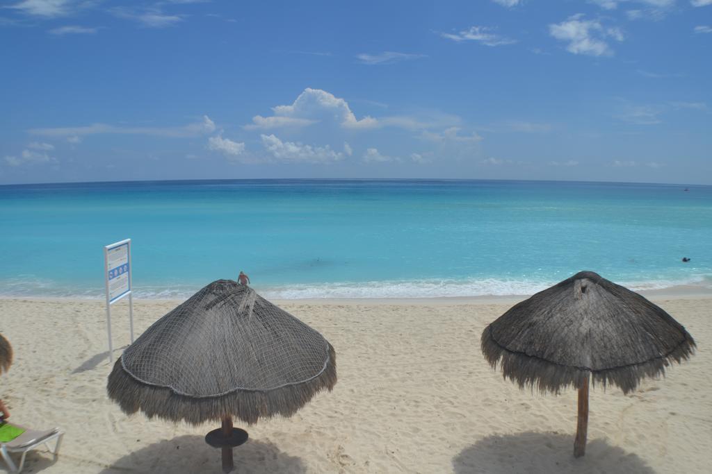 Brisas 10 Beachside Suites カンクン エクステリア 写真
