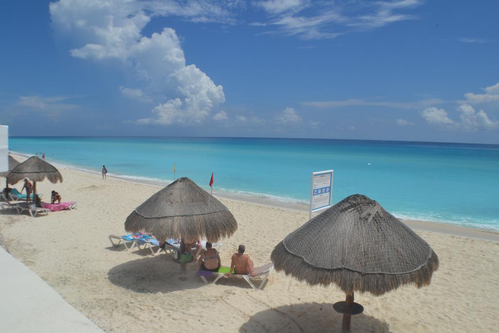 Brisas 10 Beachside Suites カンクン エクステリア 写真