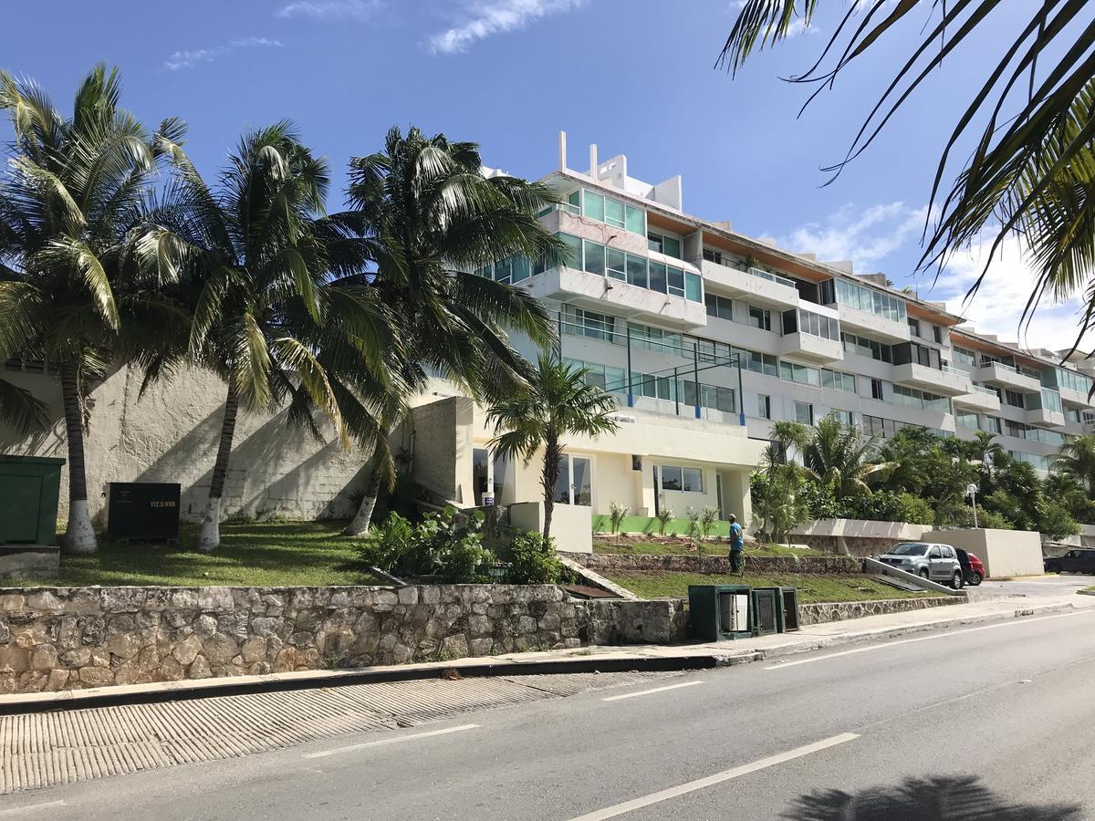 Brisas 10 Beachside Suites カンクン エクステリア 写真