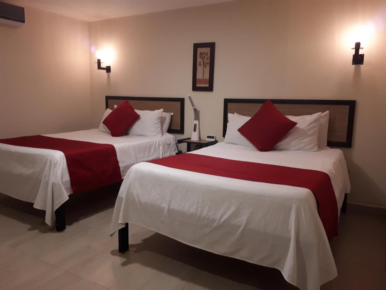 Brisas 10 Beachside Suites カンクン エクステリア 写真