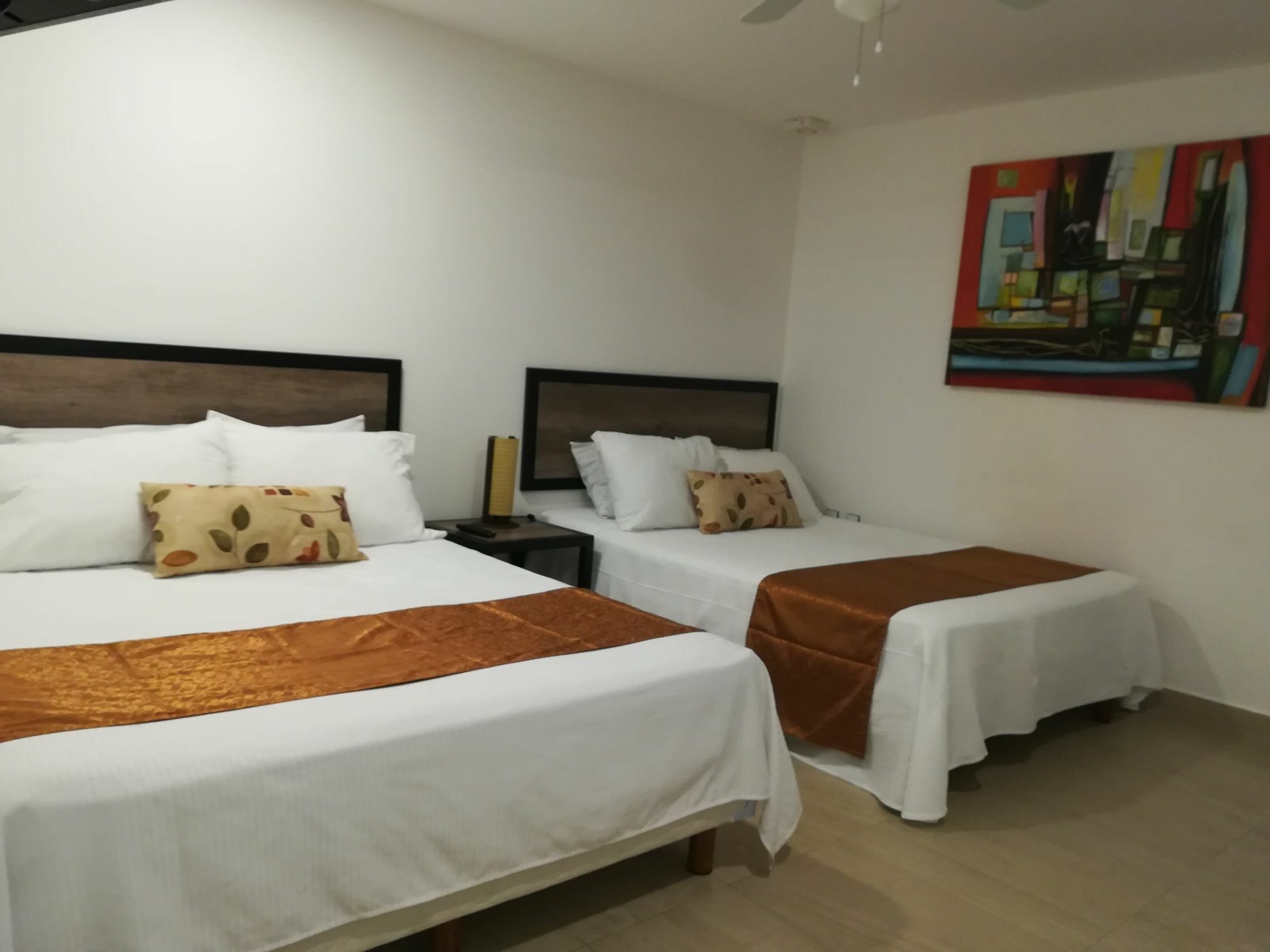 Brisas 10 Beachside Suites カンクン エクステリア 写真
