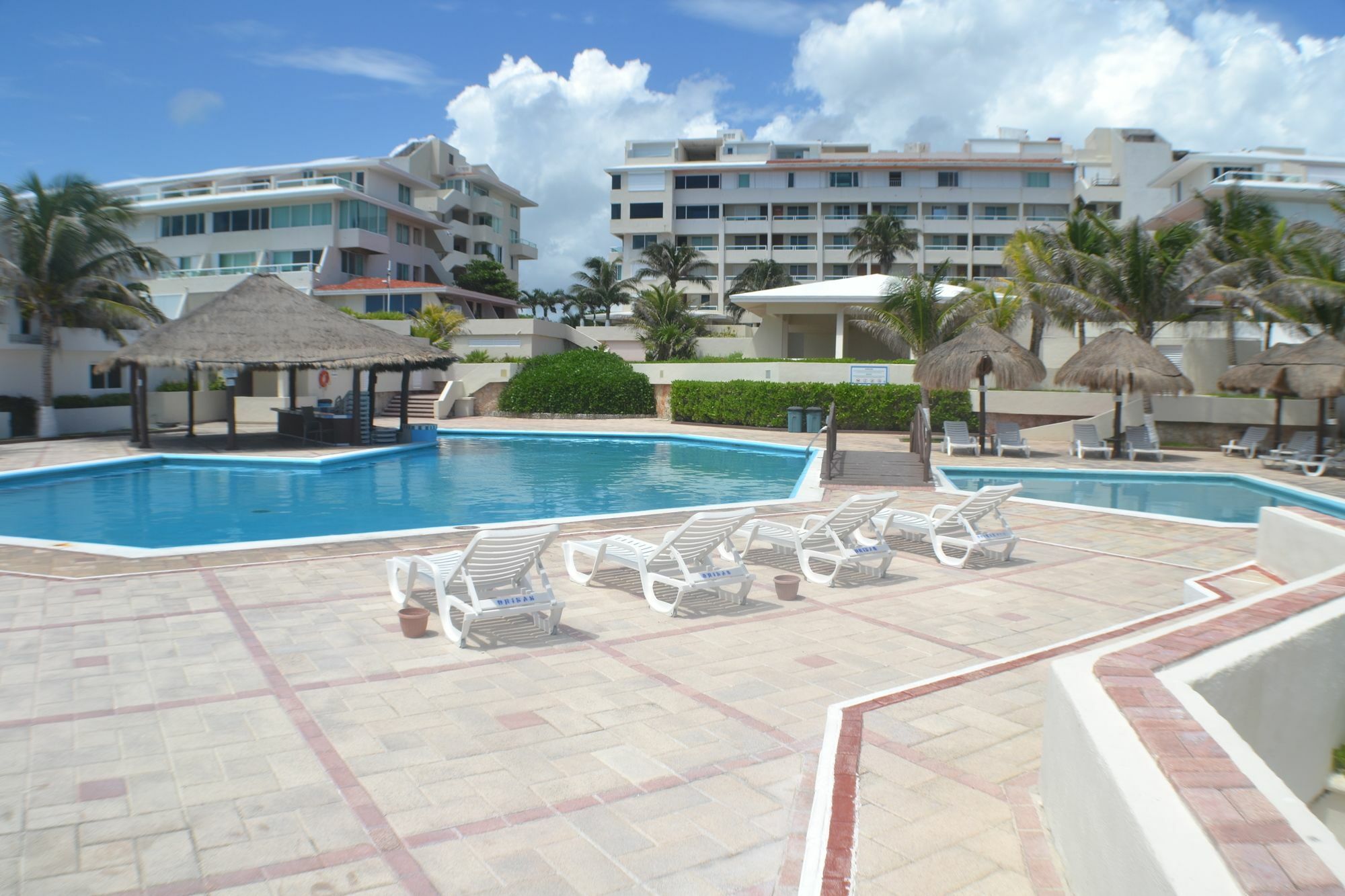Brisas 10 Beachside Suites カンクン エクステリア 写真