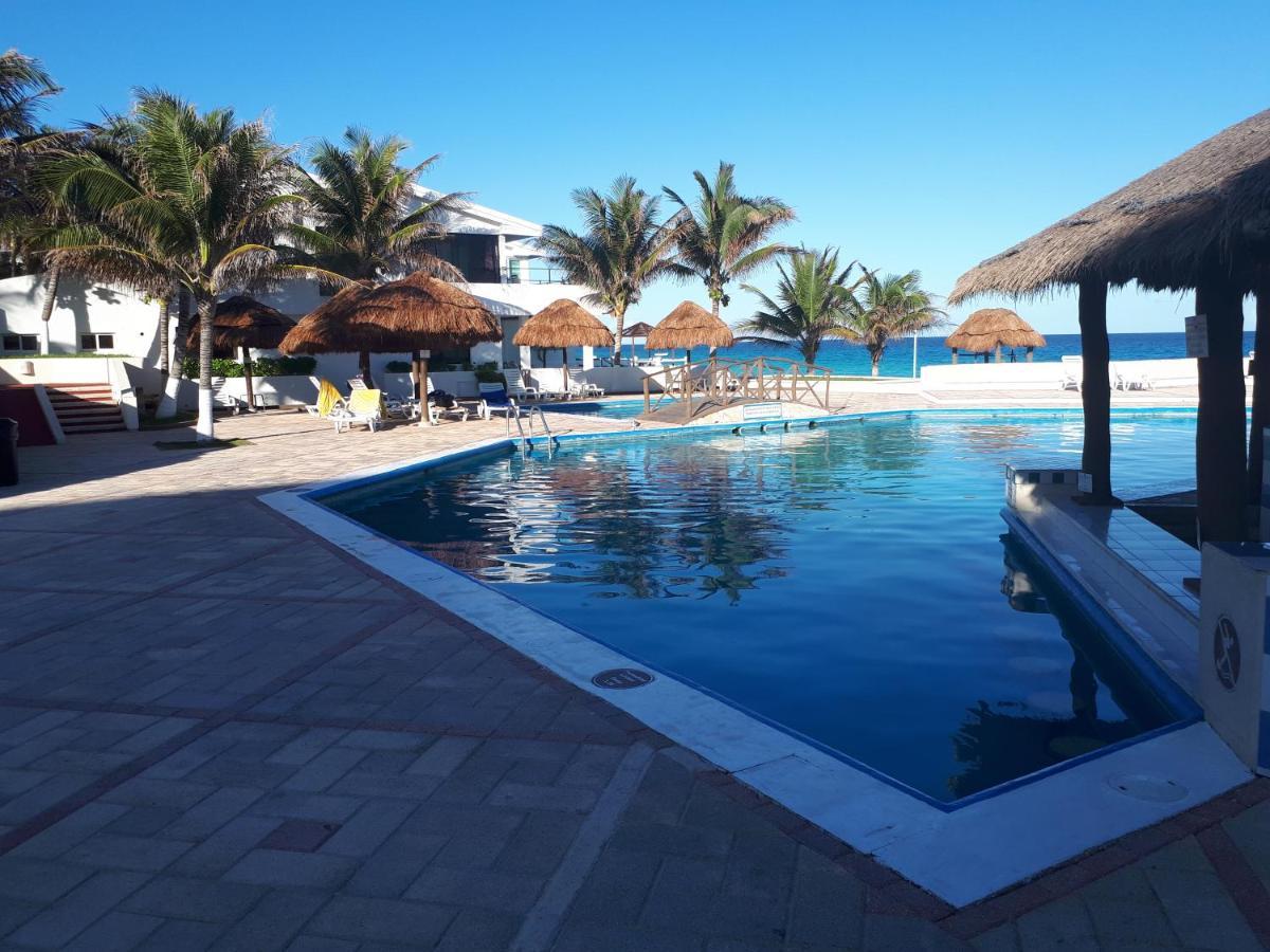 Brisas 10 Beachside Suites カンクン エクステリア 写真