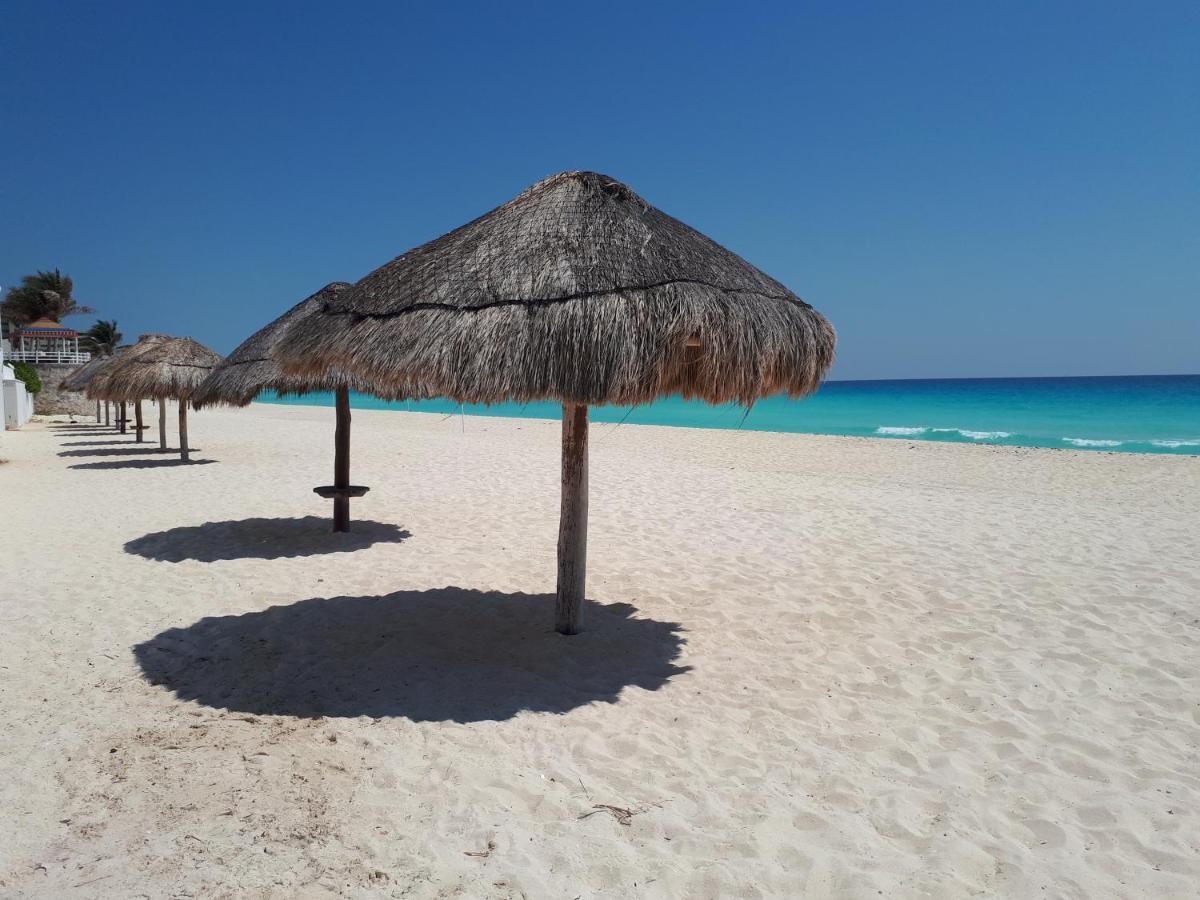 Brisas 10 Beachside Suites カンクン エクステリア 写真
