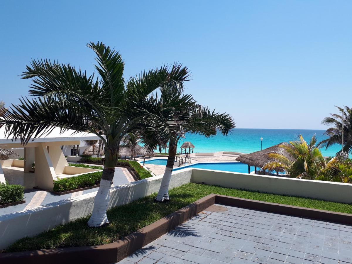 Brisas 10 Beachside Suites カンクン エクステリア 写真
