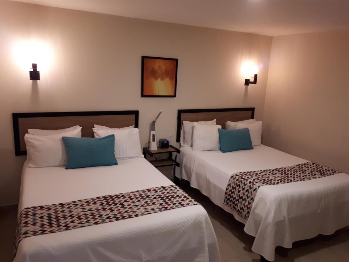 Brisas 10 Beachside Suites カンクン エクステリア 写真
