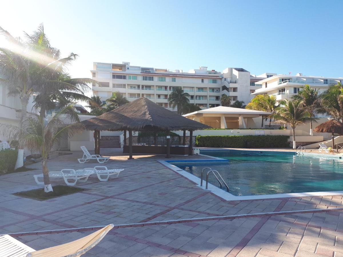 Brisas 10 Beachside Suites カンクン エクステリア 写真