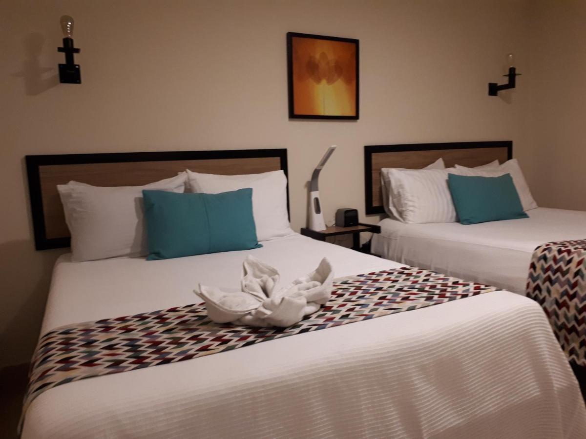Brisas 10 Beachside Suites カンクン エクステリア 写真